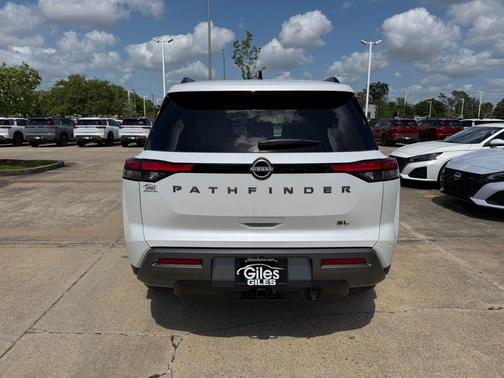 Everest White P 2026 Nissan Pathfinder SL