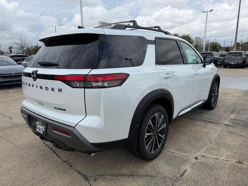 2026 Nissan Pathfinder Platinum