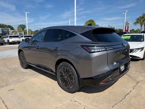 Gun Metallic 2026 Nissan Murano Platinum