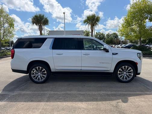 White Frost Tricoat 2021 GMC Yukon XL Denali