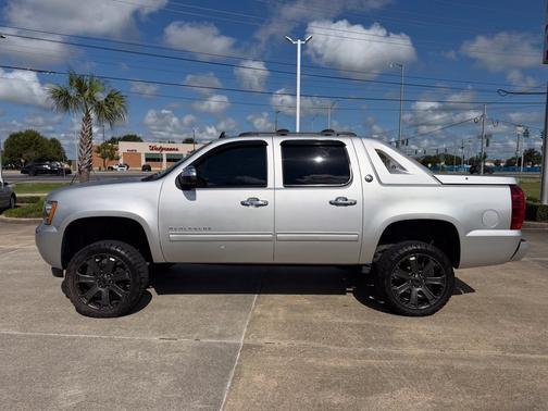 Silver Ice Metallic 2013 Chevrolet Avalanche LT