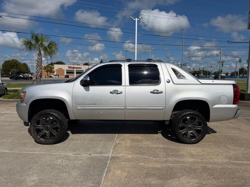 Silver Ice Metallic 2013 Chevrolet Avalanche LT