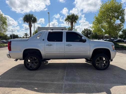 Silver Ice Metallic 2013 Chevrolet Avalanche LT