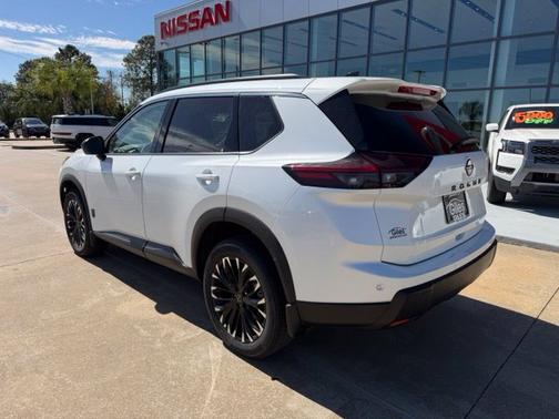 Everest White Pearl Tricoat 2027 Nissan Rogue Dark Armor