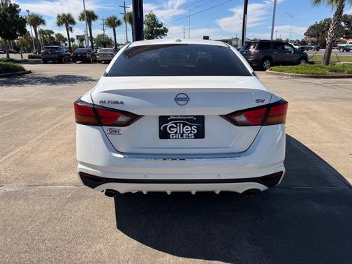 Pearl White Tricoat 2023 Nissan Altima 2.5 SV