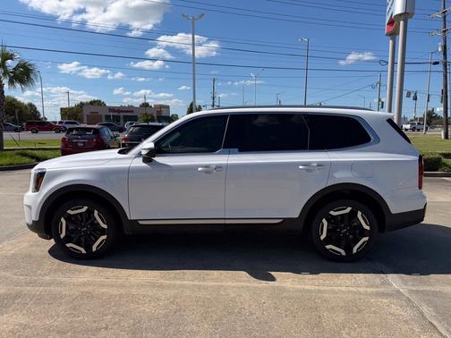 Glacial White Pearl 2024 Kia Telluride S