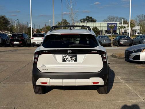 2026 Nissan Kicks SV