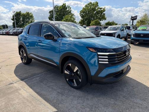 2t Ice Blk Roof 2026 Nissan Kicks SR