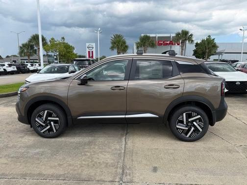 Canyon Bronze M 2026 Nissan Kicks SV