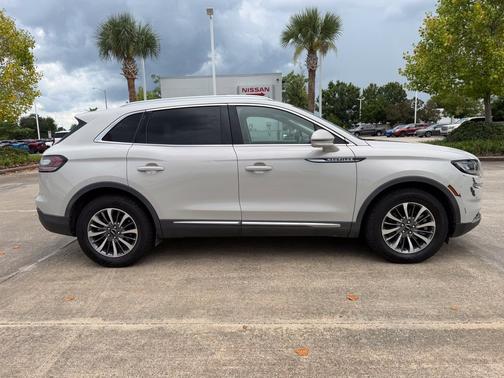 Pearl Metallic 2022 Lincoln Nautilus Standard