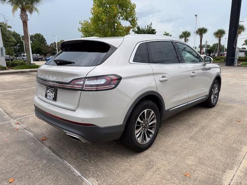 Pearl Metallic 2022 Lincoln Nautilus Standard