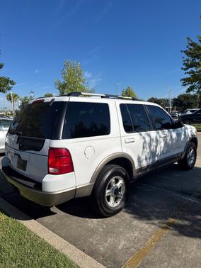 Oxford White Clearcoat 2002 Ford Explorer Eddie Bauer