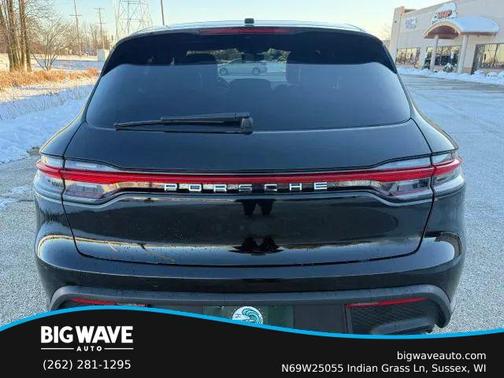 2022 Porsche Macan Sport Utility 4D