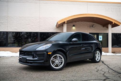 2022 Porsche Macan Sport Utility 4D