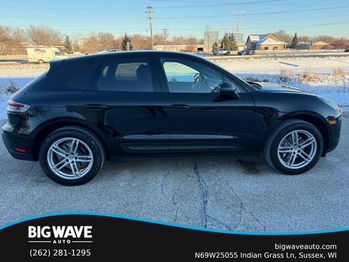 2022 Porsche Macan Sport Utility 4D