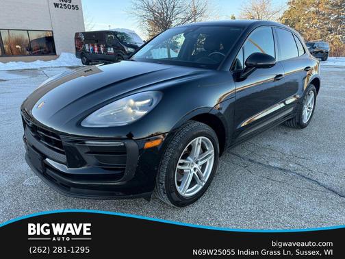 2022 Porsche Macan Sport Utility 4D