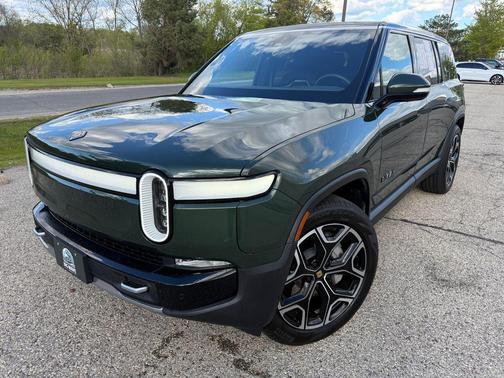Forest Green 2024 Rivian R1S Adventure Dual Motor Max Pack