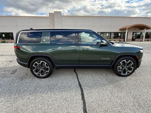 Forest Green 2024 Rivian R1S Adventure Dual Motor Max Pack