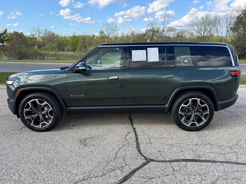 Forest Green 2024 Rivian R1S Adventure Dual Motor Max Pack