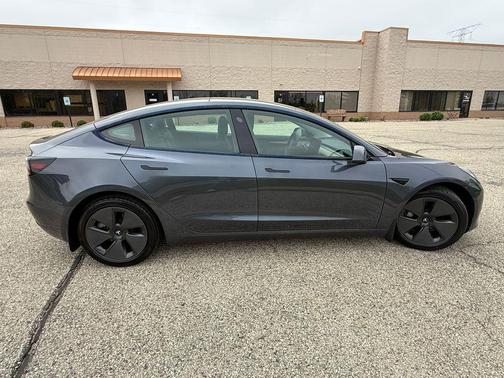 Midnight Silver Metallic 2022 Tesla Model 3 Long Range