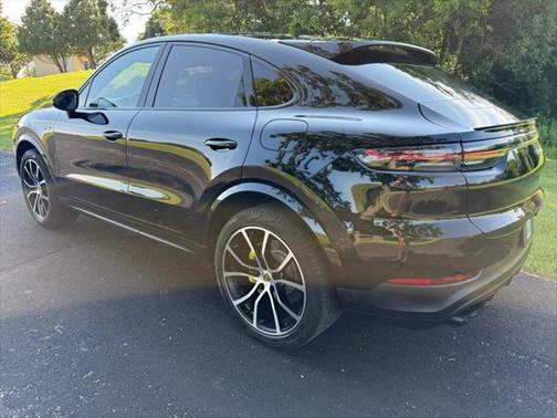 2022 Porsche Cayenne E-Hybrid S
