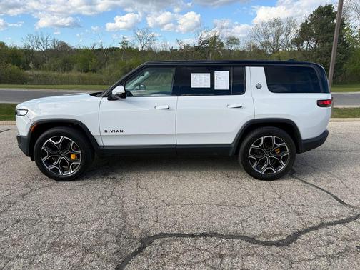 Glacier White 2025 Rivian R1S Ascend Tri Motor Max Pack