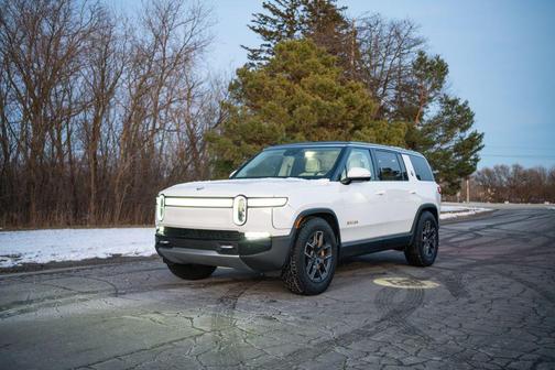 2023 Rivian R1S Adventure