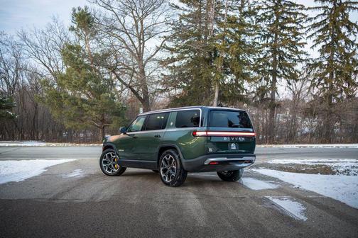2023 Rivian R1S Adventure