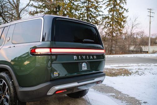 2023 Rivian R1S Adventure