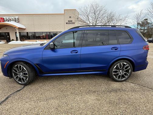 2023 BMW X7 M60i