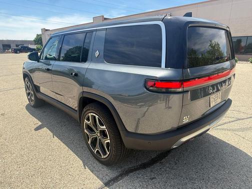 El Cap Granite 2022 Rivian R1S Launch Edition
