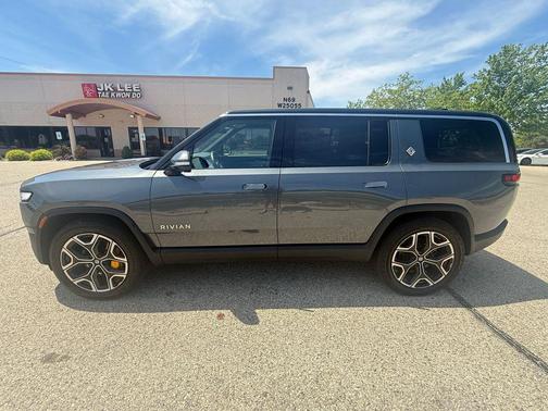 El Cap Granite 2022 Rivian R1S Launch Edition