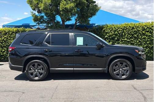 Crystal Black Pearl 2025 Honda Pilot