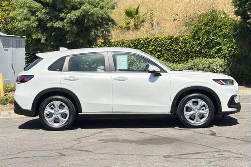 Platinum White Pearl 2025 Honda HR-V