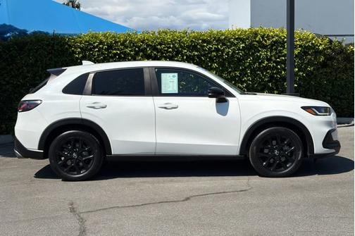 Platinum White Pearl 2023 Honda HR-V
