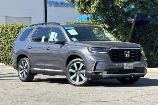 Modern Steel Metallic 2024 Honda Pilot