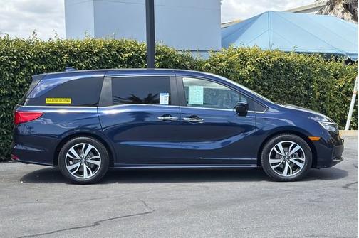 Obsidian Blue Pearl 2023 Honda Odyssey