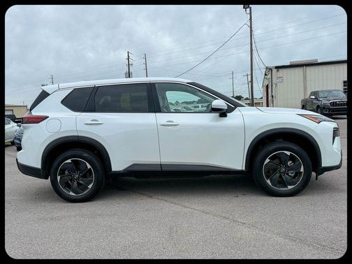 Everest White P 2025 Nissan Rogue SV
