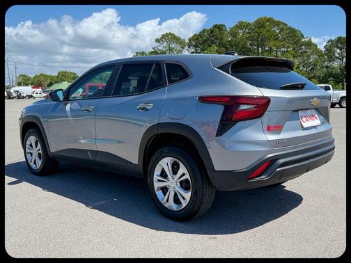 Sterling Gray Metallic 2024 Chevrolet Trax LS