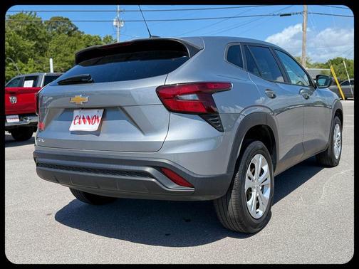 Sterling Gray Metallic 2024 Chevrolet Trax LS