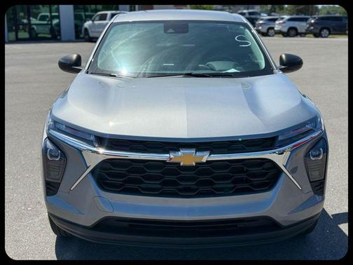 Sterling Gray Metallic 2024 Chevrolet Trax LS