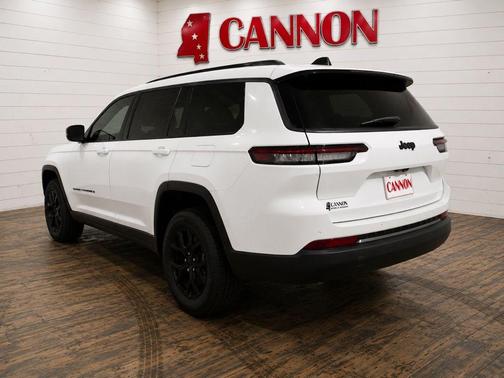 Bright White Clearcoat 2026 Jeep Grand Cherokee L Laredo