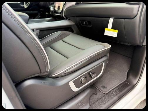 Bright White Clearcoat 2026 RAM 1500 Laramie