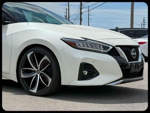 White 2023 Nissan Maxima Platinum