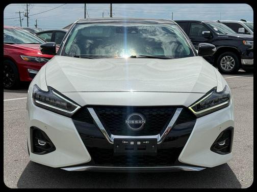 White 2023 Nissan Maxima Platinum