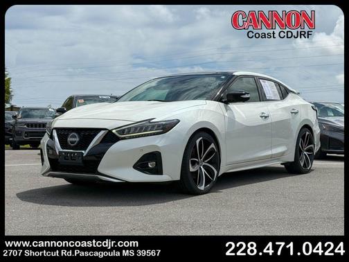 White 2023 Nissan Maxima Platinum