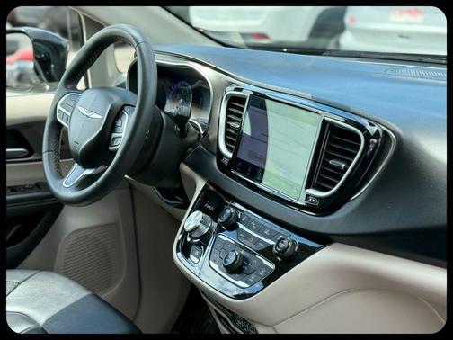 Diamond Black 2024 Chrysler Pacifica Touring-L