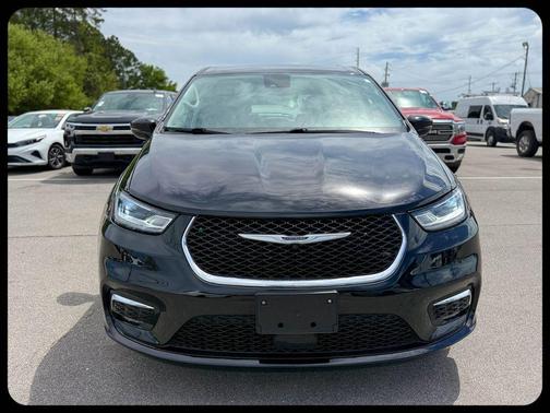 Diamond Black 2024 Chrysler Pacifica Touring-L