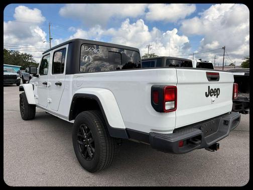 Bright White Clearcoat 2022 Jeep Gladiator Sport