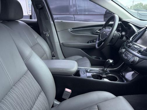 Summit White 2019 Chevrolet Impala 1LS